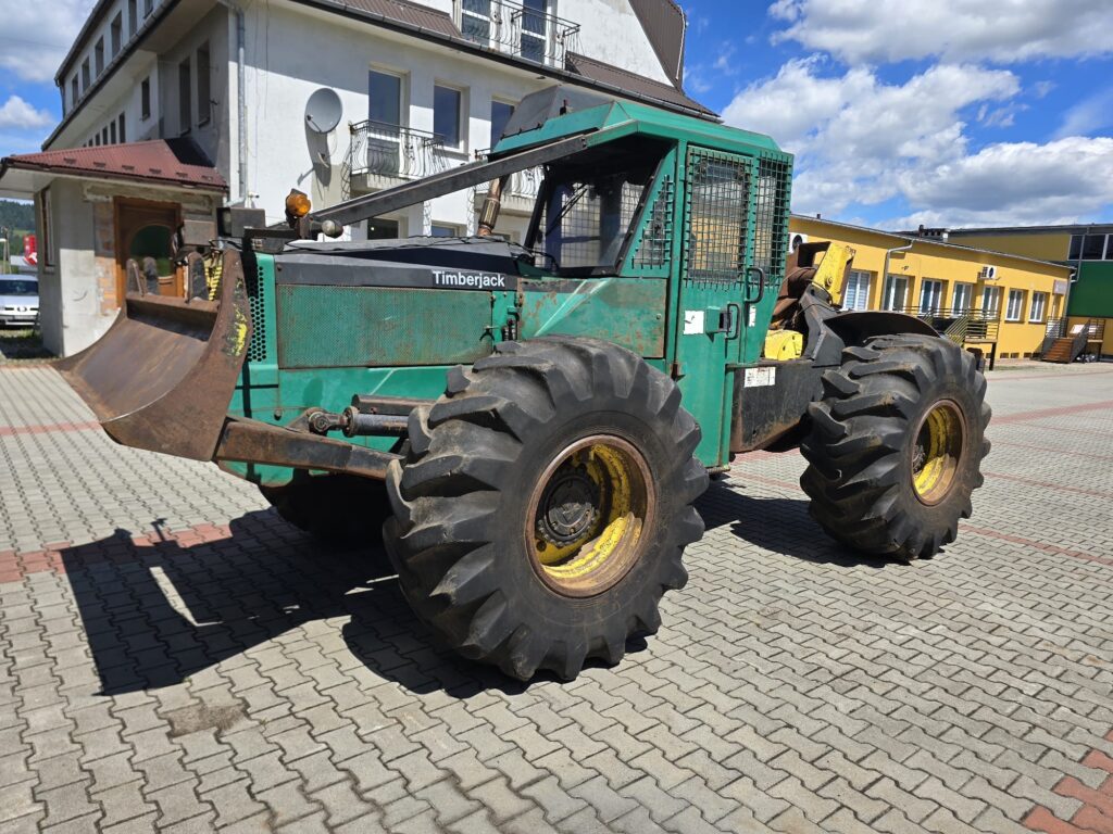 TIMBERJACK 240B,ROK PRODUJKCJI 1995,SILNIK CUMMINS,TURBO WYCIAGARKA MECHANICZNA 20 TON UCIĄGU,STAN BARDZO DOBRY.
CENA 205000 ZŁ NETTO